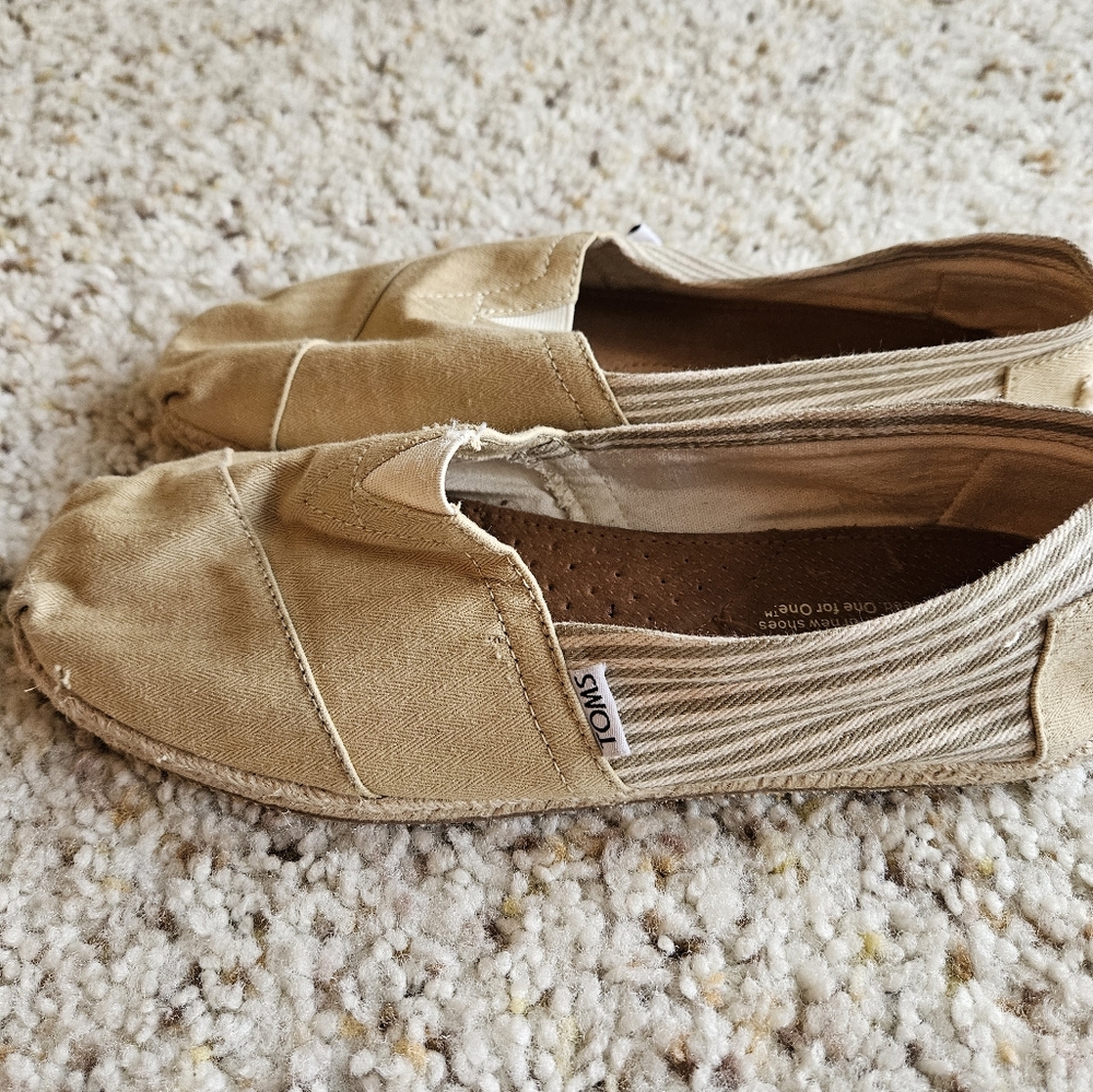 Toms Shoes